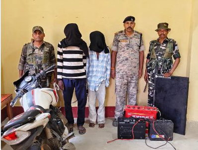 Latehar News : माओवादी रवींद्र गंझू के घर चोरी मामले में दो गिरफ्तार, सामान बरामद
