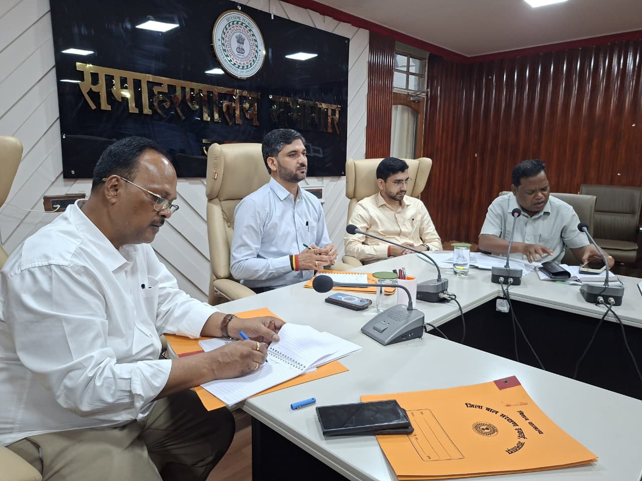 Jamtara News : विश्व आदिवासी दिवस पर मिलेगा सामुदायिक वन पट्टा, समिति ने 5 आवेदनों को दी मंजूरी