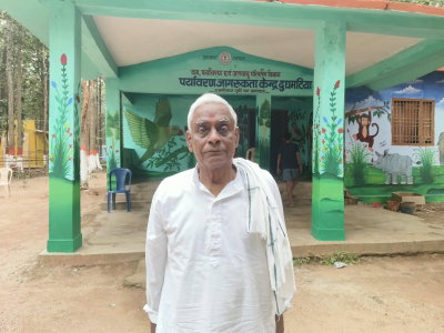Hazaribagh News : जंगल बचाने की जिद ने शिक्षक महादेव महतो को बनाया 'जंगलमैन'
