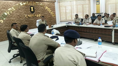 Latehar News : एसपी की क्राइम मीटिंग, दुर्गा पूजा पर मुक्कमल सुरक्षा का निर्देश