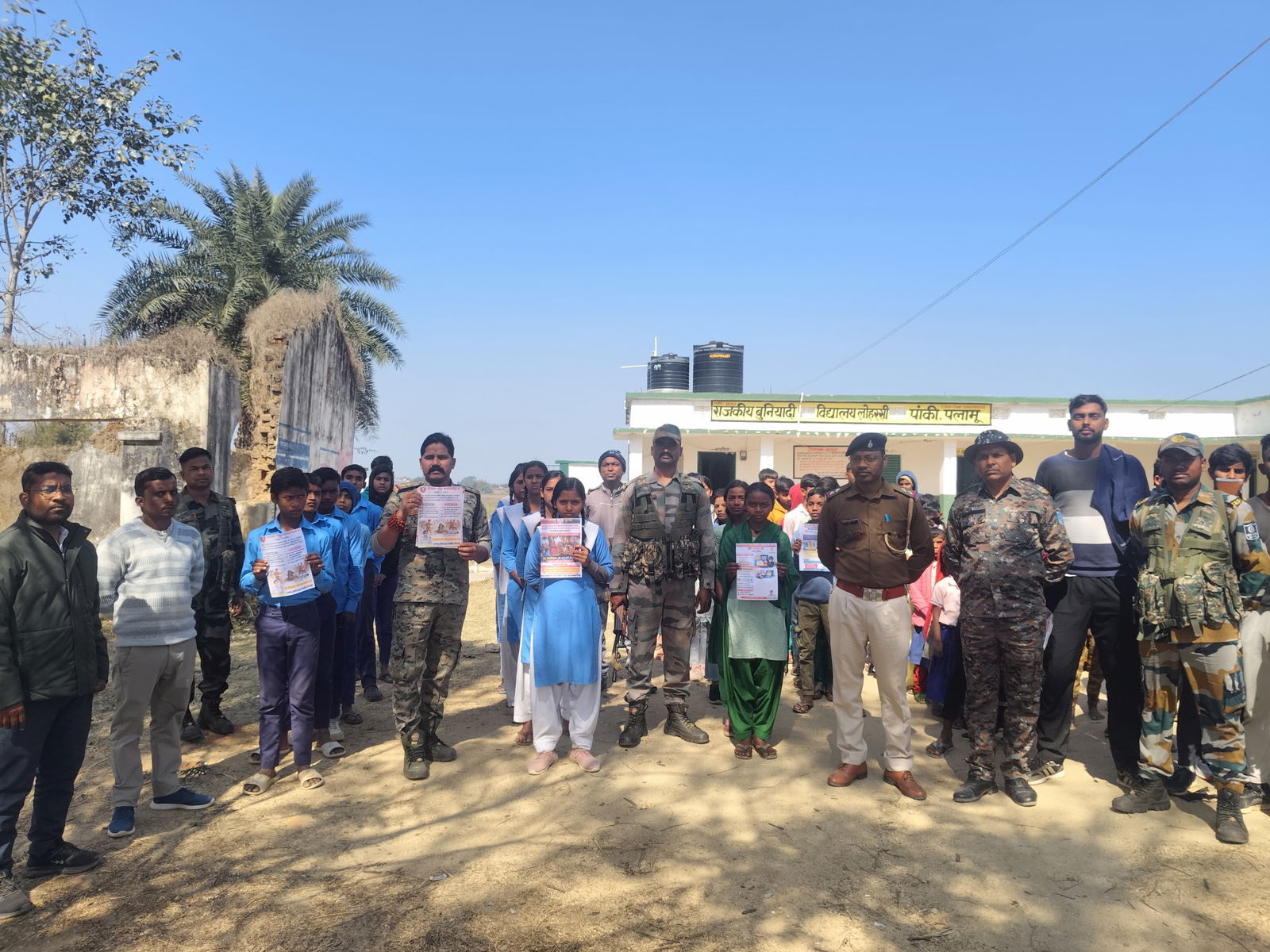 पलामूः पुलिस ने पिपराटांड़ में चलाया जन-जागरूकता अभियान