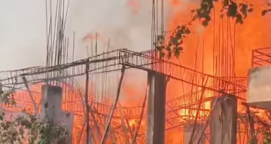 रामगढ़ः अपार्टमेंट में लगी भीषण आग, मची अफरा-तफरी