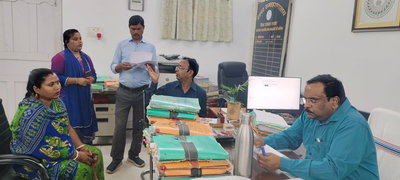 देवघरः अपर समाहर्ता ने जनता दरबार में सुनीं लोगों की फरियाद