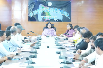 पलामूः डीसी ने की आपूर्ति विभाग के कार्यों की समीक्षा, दिए सख्त निर्देश