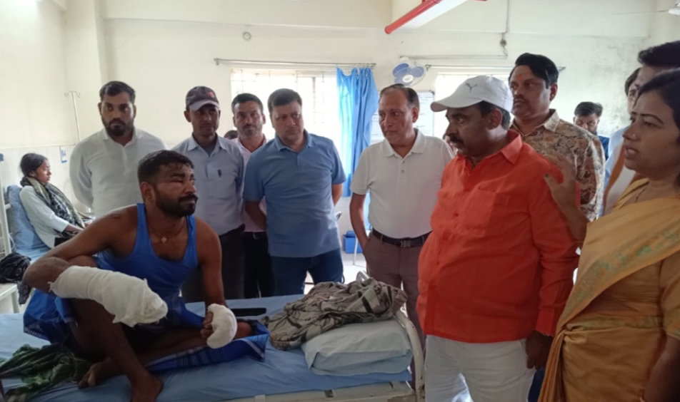 फैक्ट्री में हादसे के बाद श्रम मंत्री पहुंचे रामगढ़, दिया जांच का आदेश