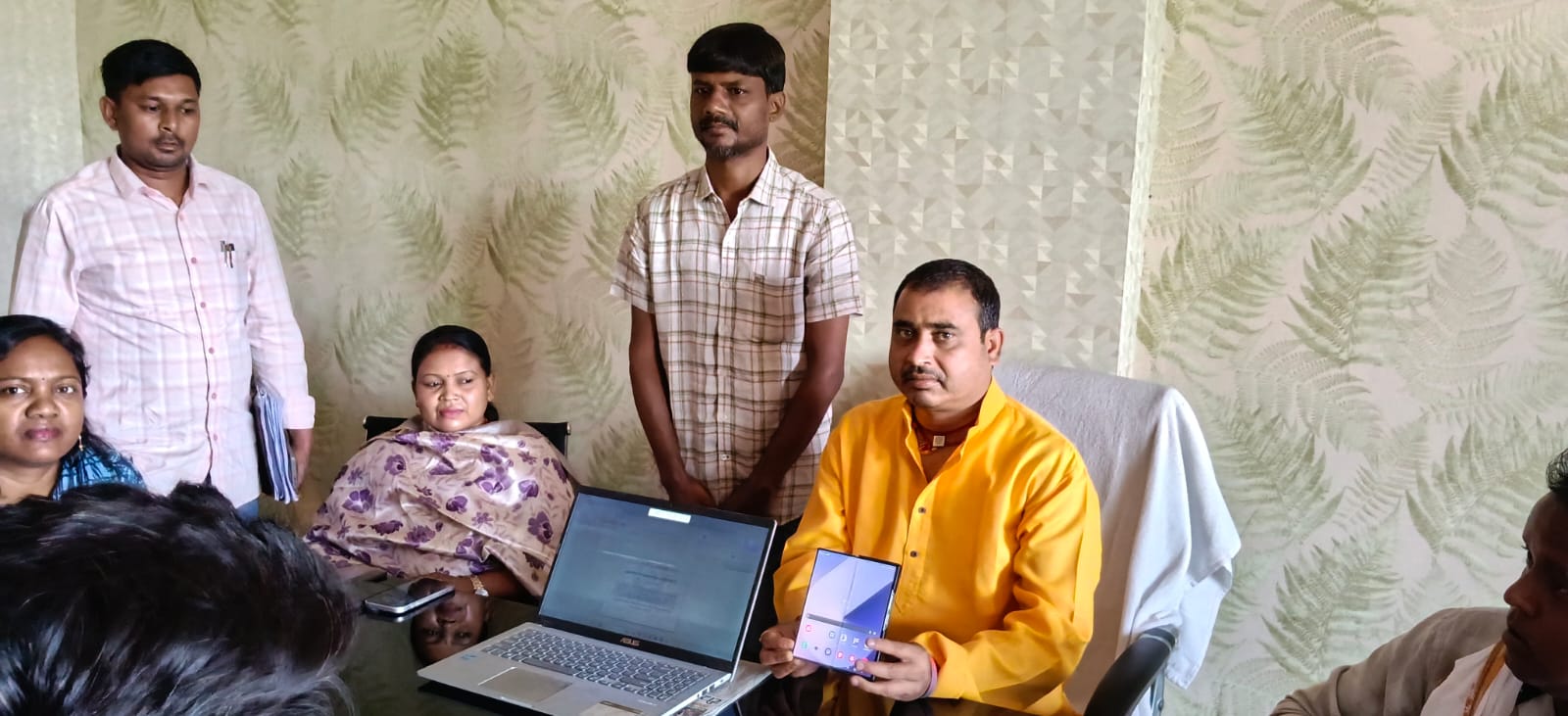 Ramgarh News : जनगणना की प्रक्रिया जारी, मांडू में जनप्रतिनिधियों ने किया सेल्फ एन्यूमरेशन