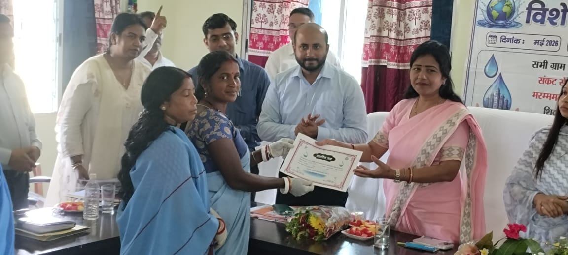 Ramgarh News : डीसी ने नेमरा में चल रहे विकास कार्यों का किया निरीक्षण