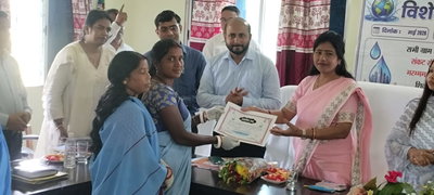 Ramgarh News : डीसी ने नेमरा में चल रहे विकास कार्यों का किया निरीक्षण