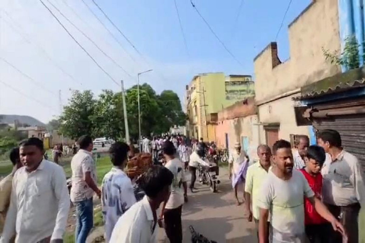 BREAKING : ब्लास्टिंग के बाद दहली धरती, कतरास में भू-धंसान से एक दर्जन घर जमींदोज
