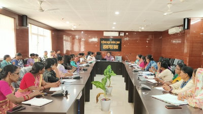 Gumla News : समाज कल्याण की योजनाओं को समय पर पूरा करें- डीडीसी