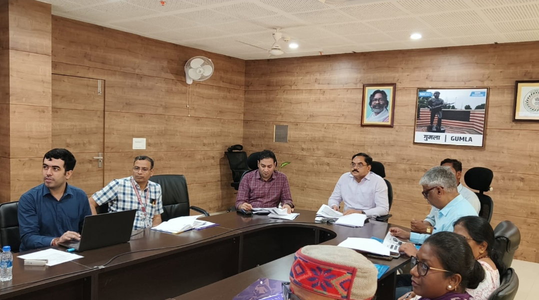 Gumla News : जिले के युवाओं को माई भारत पोर्टल से जोड़ें- डीसी