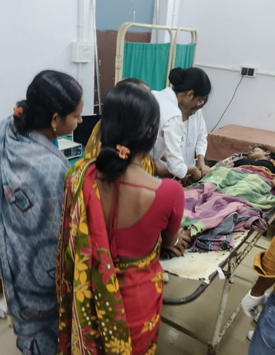 Jamtara News : पति ने पत्नी पर कुल्हाड़ी से किया जानलेवा हमला, हालत गंभीर
