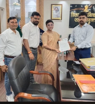 देवघरः डिप्टी मेयर डीसी से मिलीं, 50 जलमीनार बनाने का दिया प्रस्ताव