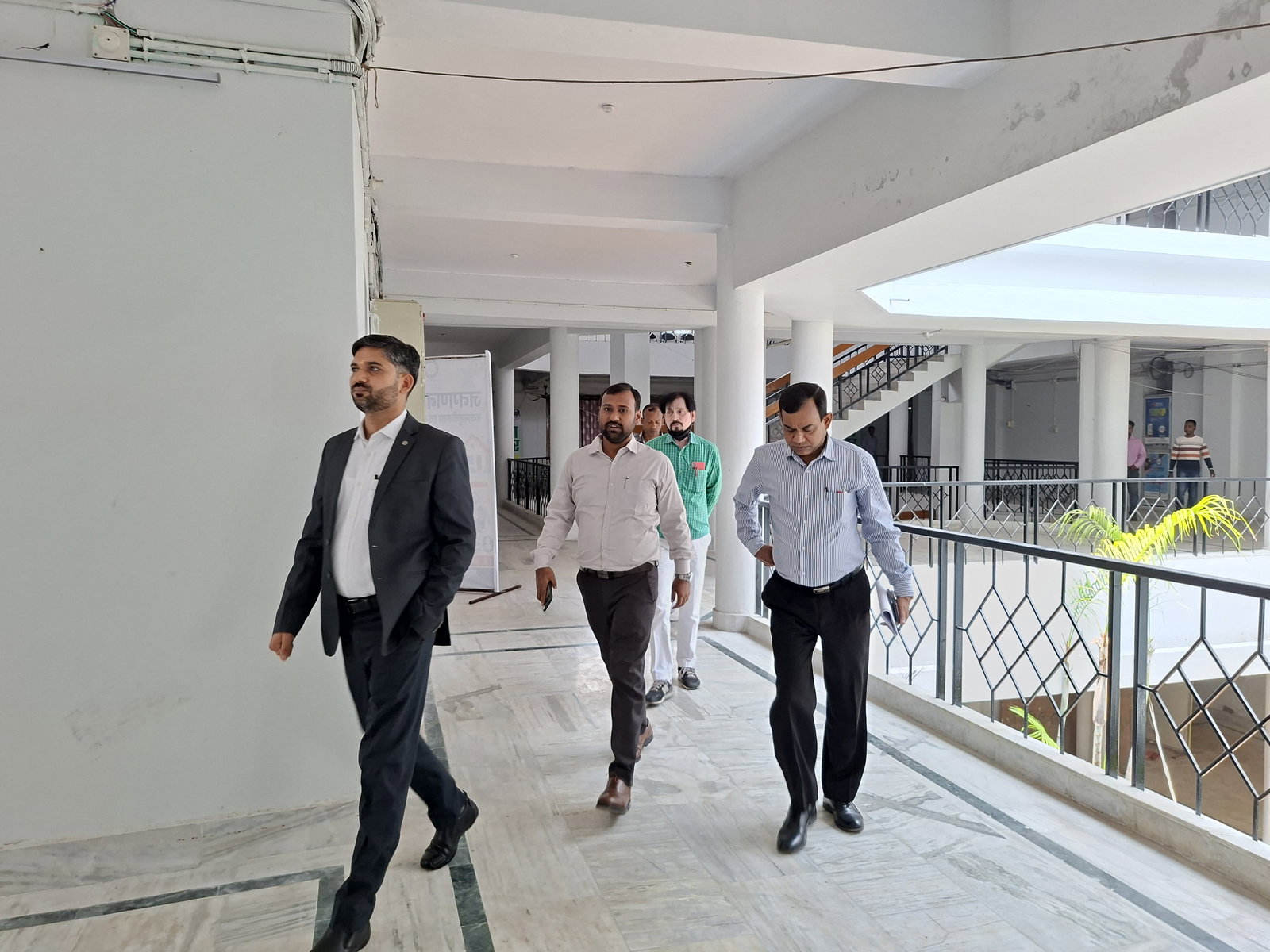 Jamtara News : डीसी ने समारणालय परिसर में कार्यालयों का किया निरीक्षण, दिए निर्देश