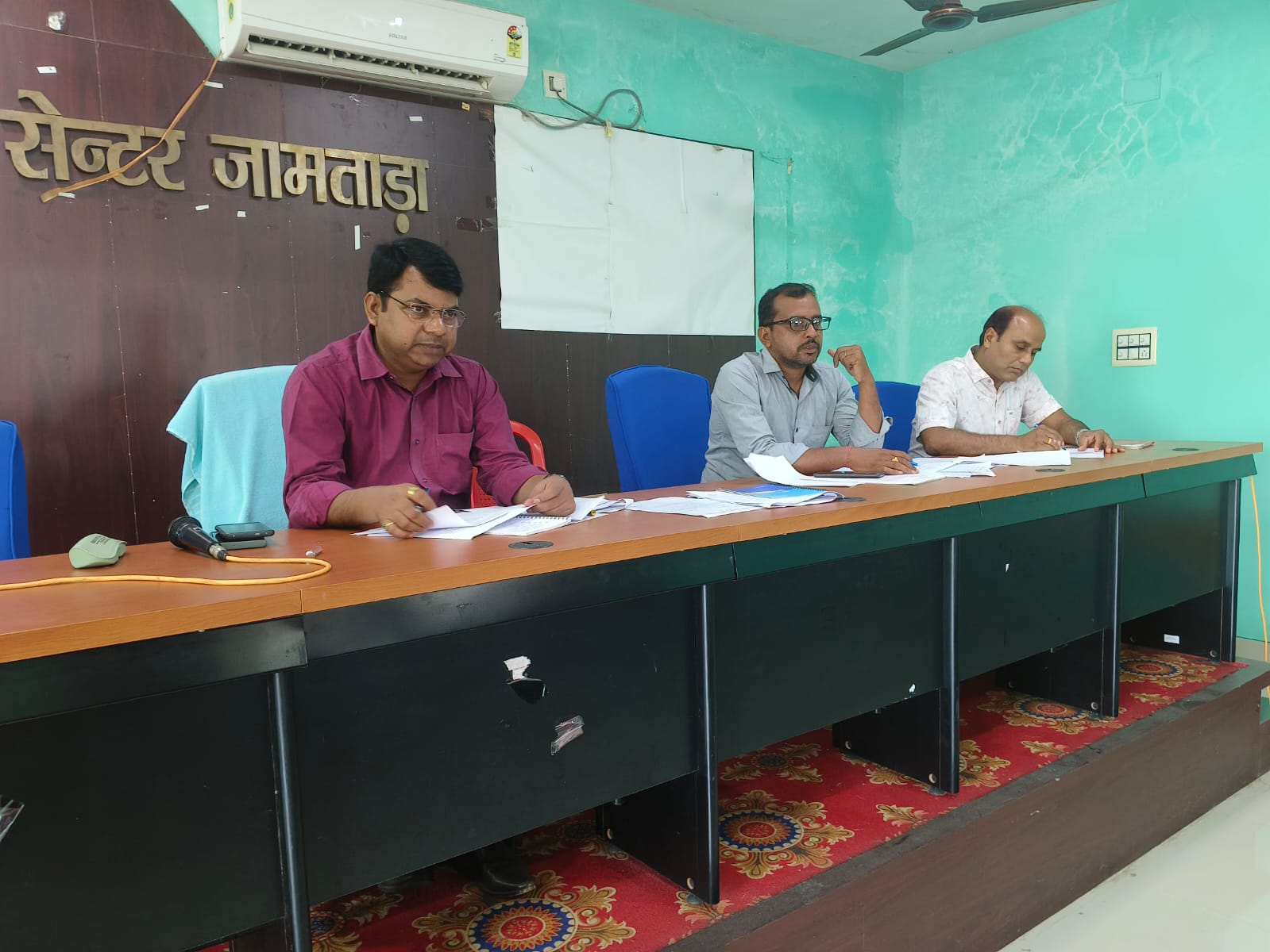 Jamtara News :15वें वित्त आयोग की राशि जल्द खर्च करें, पुस्तकालयों के संचालन पर ध्यान दें-DPRO
