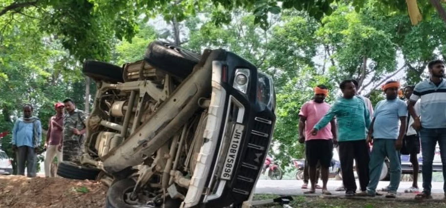 Giridih News : बेंगाबाद में स्कॉर्पियो व बुलेट बाइक के बीच टक्कर, दो लोग घायल