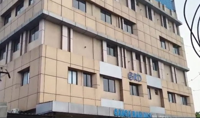 Saraikela News : जिले के होटलों व अस्पतालों में फायर सेफ्टी की जांच, मिलीं कई खामियां