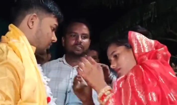 Dhanbad News : दो साल की दोस्ती बनी जीवनभर का साथ, हिंदू रीति से हुई शादी