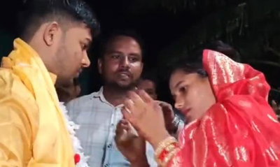 Dhanbad News : दो साल की दोस्ती बनी जीवनभर का साथ, हिंदू रीति से हुई शादी