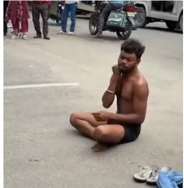Ramgarh News : नौकरी नहीं मिलने से नाराज युवक का हाईवोल्टेज ड्रामा, गर्दन पर चाकू रख आत्महत्या की दी धमकी