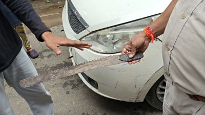 Jamshedpur News : निक्को पार्क के समीप कार से धारदार हथियार बरामद, 5 युवक धराए