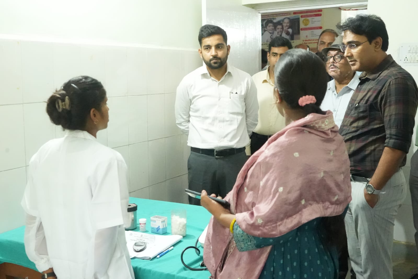 Palamu News : डीसी ने चैनपुर CHC का किया निरीक्षण, मरीजों से लिया सुविधाओं का फीडबैक