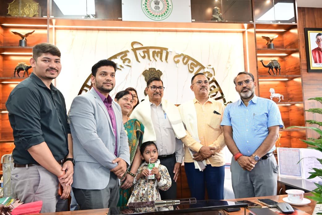 गिरिडीहः डीसी ने UPSC में सफल जिले के दो अभ्यर्थियों को किया सम्मानित