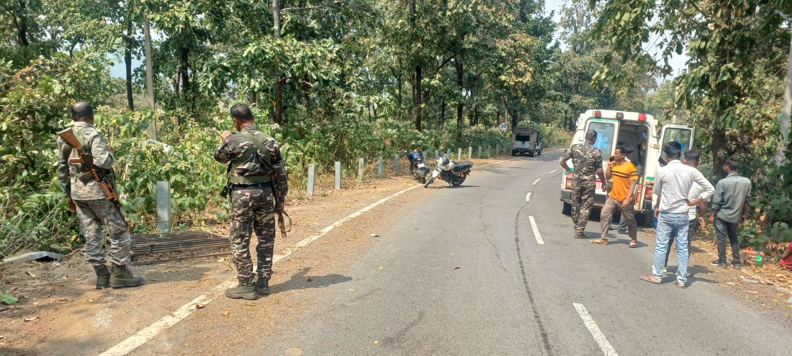 लातेहारः चंपा घाटी में बोलेरो दुर्घटनाग्रस्त, 7 लोग घायल