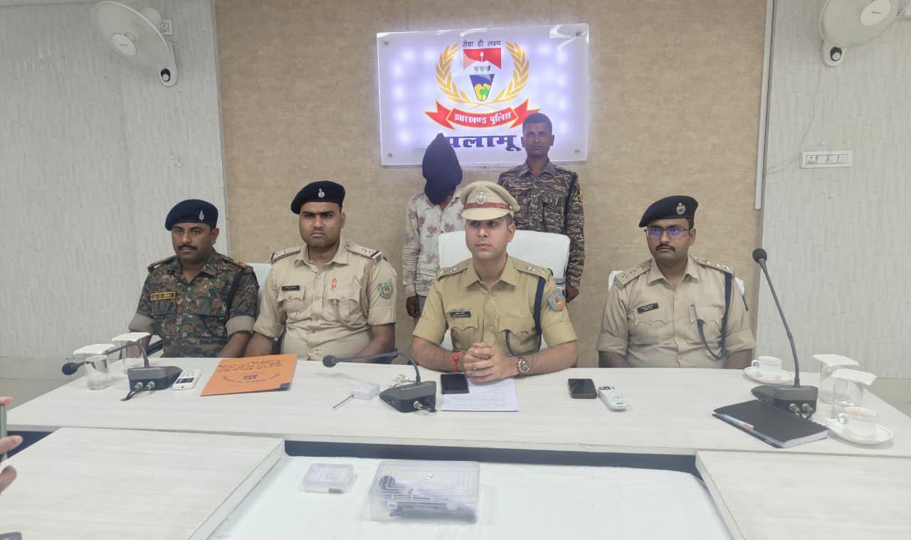Palamu News : पुलिस ने हत्या, गोलीकांड समेत 4 मामलों का किया खुलासा, 5 गिरफ्तार