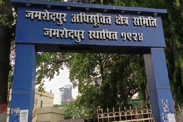 Jamshedpur News: डेढ़ साल से नौकरी का इंतजार, अनुकंपा नियुक्ति की मांग लेकर परिवार पहुंचा जेएनएसी कार्यालय