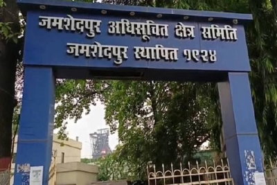 Jamshedpur News: डेढ़ साल से नौकरी का इंतजार, अनुकंपा नियुक्ति की मांग लेकर परिवार पहुंचा जेएनएसी कार्यालय