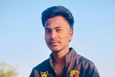 Adityapur News: ट्रैक्टर की चपेट में आकर युवक की मौत, परिजनों का प्रशासन को 2 घंटे का अल्टीमेटम