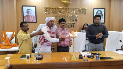 Latehar News : पेसा कानून जनजातीय समुदायों के अधिकारों की रक्षा का सशक्त माध्यम- डीसी