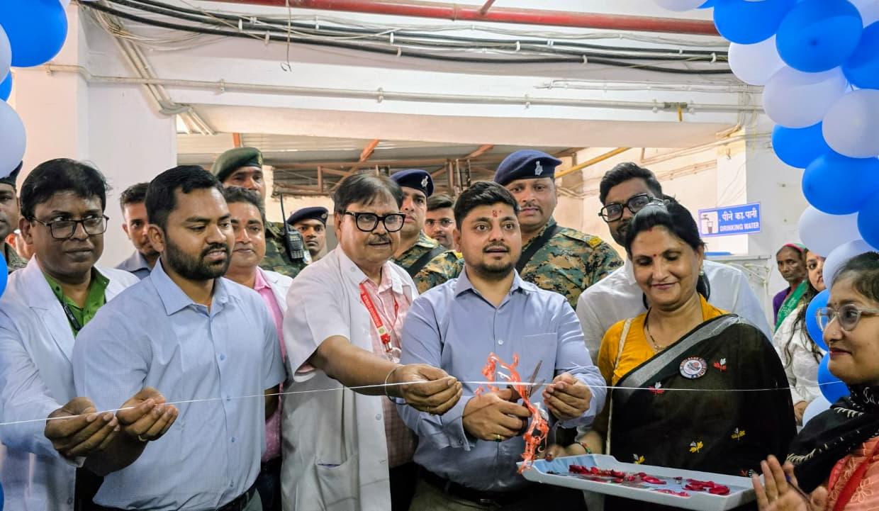 Dhanbad News : सदर अस्पताल में सुविधाओं का विस्तार, डीसी ने किया एक्स-रे, अल्ट्रासाउंड व लॉन्ड्री का उद्घाटन