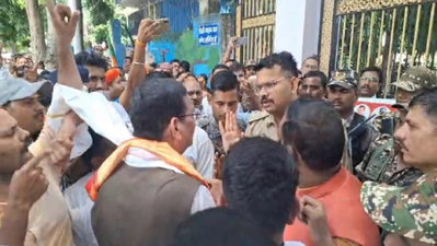 Palamu News : समाहरणालय गेट पर भाजपा का हंगामा, दीपक प्रकाश व SDPO में तीखी बहस