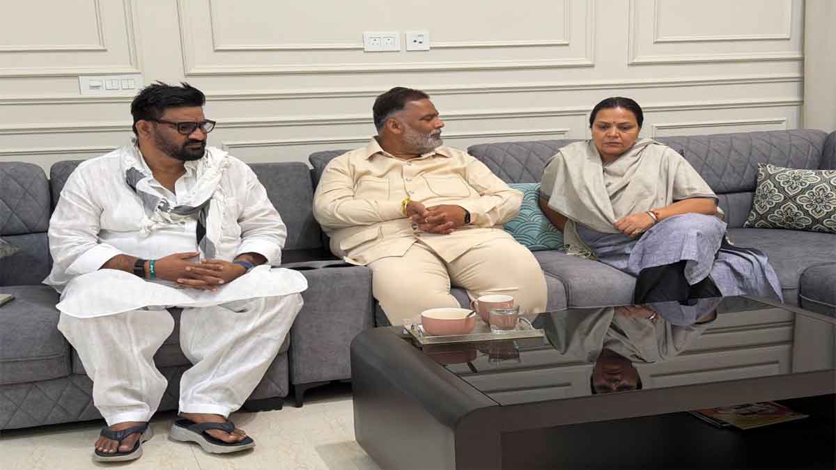 दीपिका पांडेय सिंह से मिले पप्पू यादव, बेटी के निधन पर जताया शोक