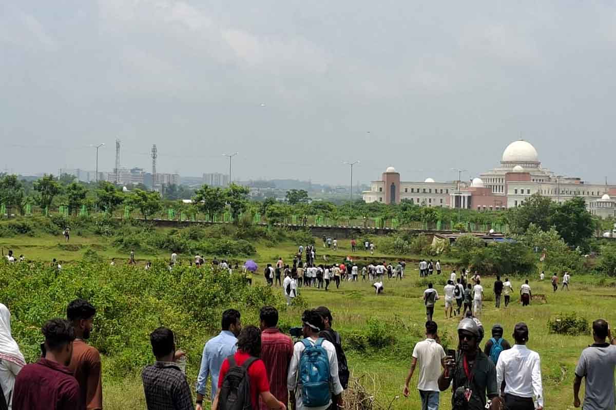 JPSC-JSSC आंदोलन: छात्रों के साथ विधानसभा के पास पहुंचे जयराम महतो, बोले - धरना को यहीं रोकें,गेट तक ना जाएं