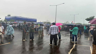 JPSC-JSSC PROTEST: बुलंद हौसले, भारी बारिश में भी विधानसभा के बाहर डटे छात्र