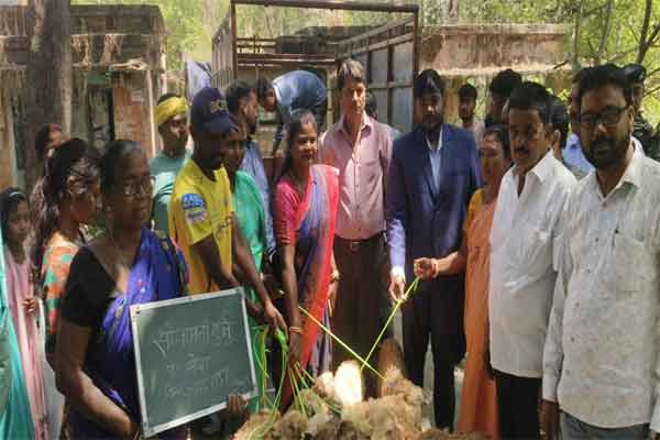 जामताड़ा DC ने किया मुख्यमंत्री पशुधन योजना के तहत लाभुकों को वितरित किए सुकर, भेड़ व बकरी