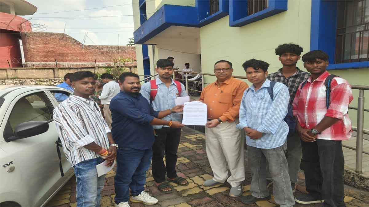 Khunti News: बिरसा कॉलेज की समस्याओं पर ABVP ने सौंपा ज्ञापन, आंदोलन की चेतावनी