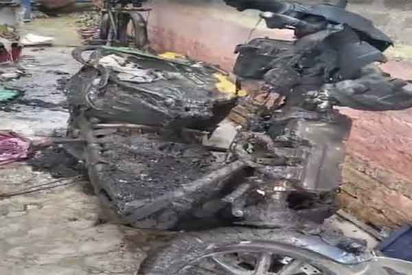 पत्नी पर गलत नजर रखने के शक में पड़ोसी का घर फूंका, भेजा गया जेल