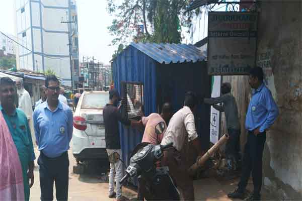 Ranchi News: अवैध तरीके से चल रहे खटाल पर निगम की सख्ती, लगाया 5000 जुर्माना