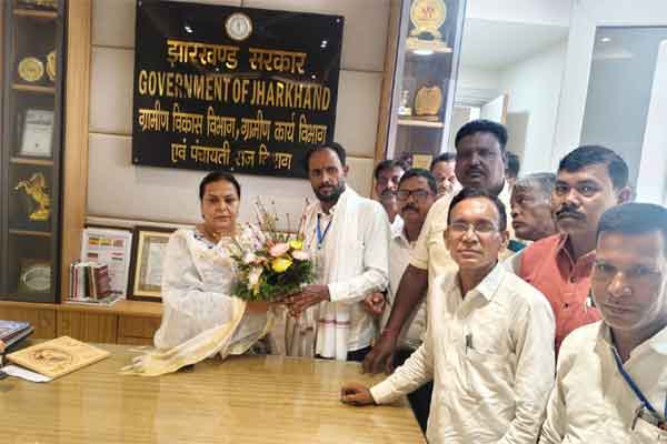 पेसा नियमावली पर फैली भ्रांतियां दूर कर ग्राम प्रधानों की मांगों पर होगा विचार: दीपिका पांडेय