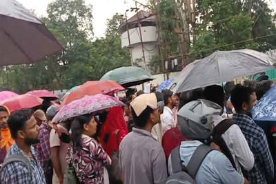 Ranchi News: बकाया वेतन को लेकर CM आवास घेरने पहुंचे शिक्षकों को पुलिस ने रोका