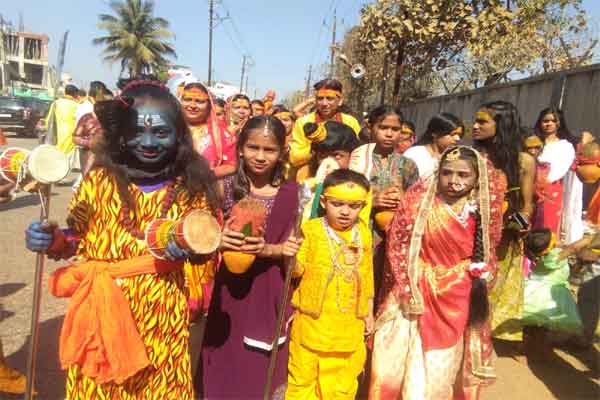 शिवरात्रि से पहले 1001 महिलाओं ने निकाली भव्य कलश यात्रा
