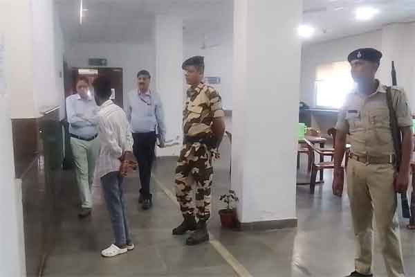 रिम्स विश्राम सदन में अव्यवस्था पर सख्त हुए निदेशक, एजेंसी से 24 घंटे में जवाब तलब