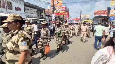 दुर्गा पूजा में सुरक्षा व्यवस्था पर रांची पुलिस ने किया फ्लैग मार्च