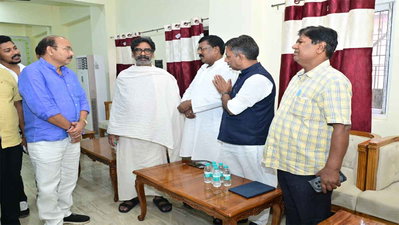 हेमंत सोरेन की मां रूपी सोरेन को श्रद्धांजलि देने नेमरा पहुंचे केंद्रीय मंत्री, व विभिन्न दलों के नेता