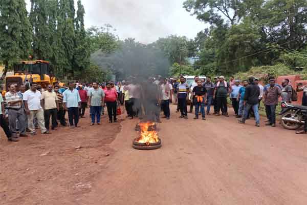 West Singhbhum News: बायोमैट्रिक हाजिरी के विरोध में चार लौह अयस्क खदानों का कामकाज ठप