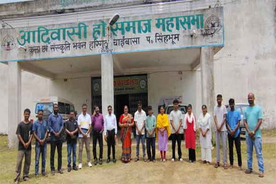 West Singhbhum: मारपीट की घटना पर हो समाज व मानकी-मुंडा संघ ने की बैठक